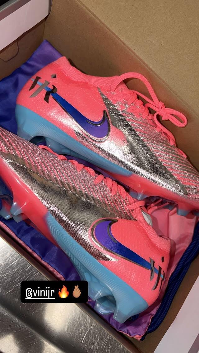 愿望达成，索博斯洛伊晒维尼修斯送给他的后者专属战靴